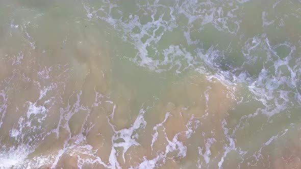 Waves View From Above. Sea Waves Over a Sandy Beach. Top View. 4K Video alt