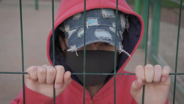 Life Isolation During Epidemic alt