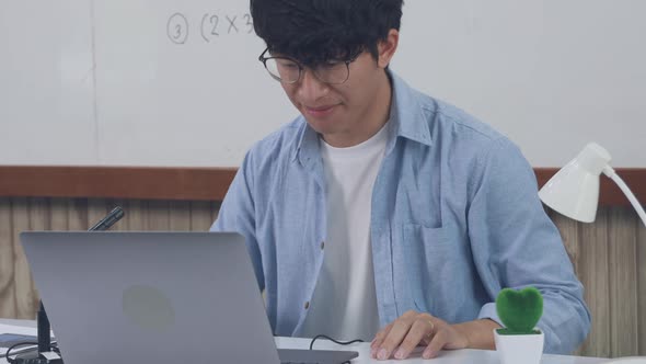 Teachers live broadcasting online teaching via laptop. alt
