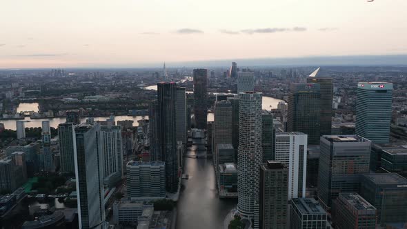 Ascending Footage of Modern Skyscrapers in Canary Wharf Business District alt