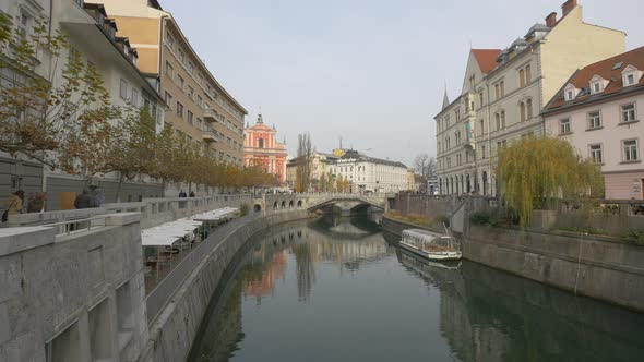 Ljubljanica River flowing in Ljubljana alt