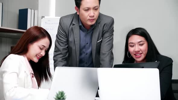 Young business team discussing a new project in meeting room. alt