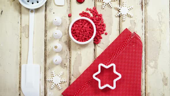 Spatula, spoons, icing sugar, dessert toppings and cookie cutter alt