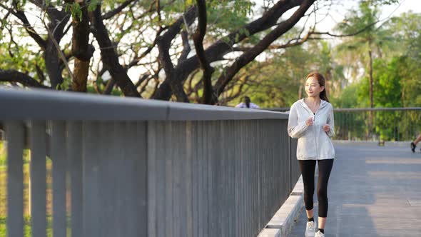 4K Asian woman jogging exercise at public park in the morning alt