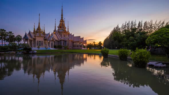 4k Day to Night Time-lapse of Wat None Kum temple in Nakhon Ratchasima province, Thailand alt