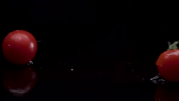 Tomato Slow Motion Closeup Falling in Water with Splash Droplets alt