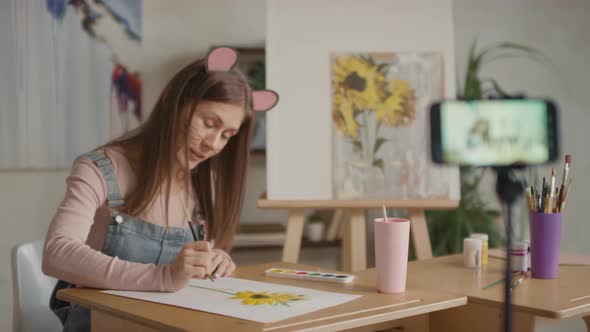 Funny Kids Drawing Female Tutor alt