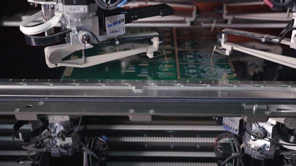 Manufacture of a Printed Circuit Board with the Help of a Modern Device alt
