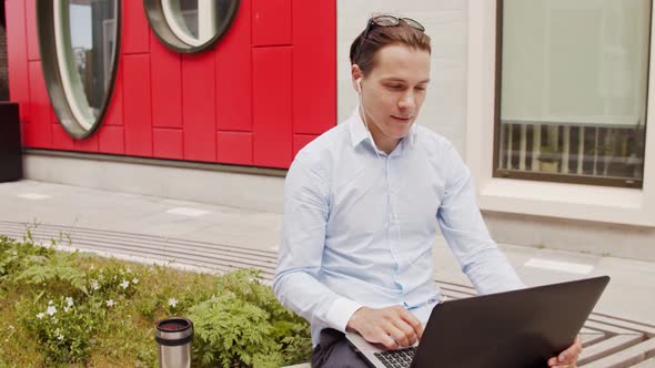 Young and attractive freelancer working outdoor. Office worker or businessperson. alt