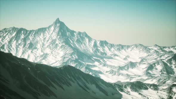 Panoramic Mountain View of Snow Capped Peaks and Glaciers alt