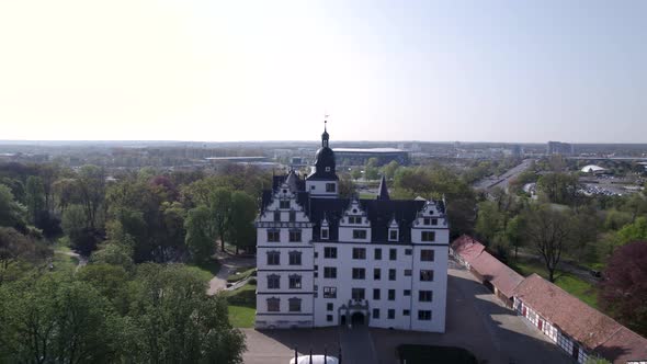 zoom out from clock tower to whole castle and surroundings in Wolfsburg alt
