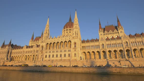 The facade of the Hungarian Parliament Building alt