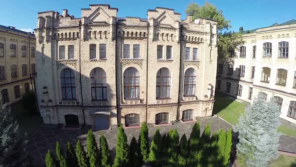 Statue in Front of College, University Campus, City Panorama alt
