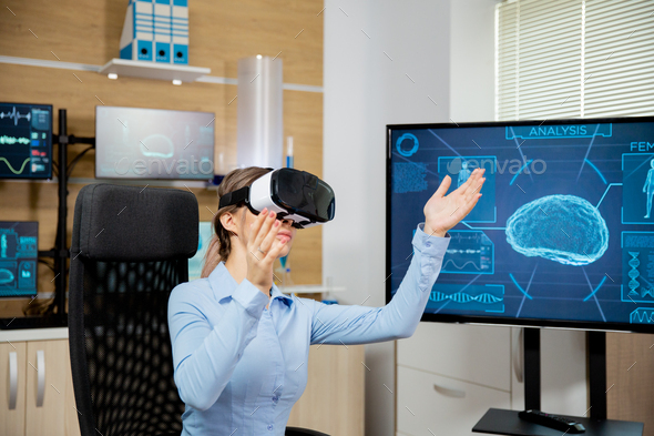 Clinical neurology worker explores virtual reality in the lab