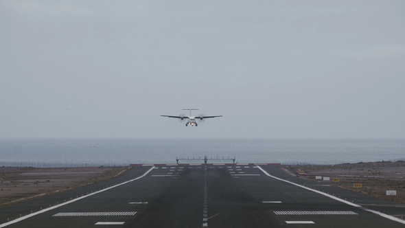Arrival of the Airplane. Jet Landing alt