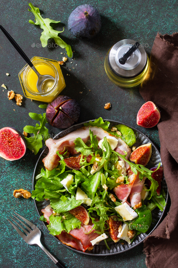 Autumn salad with figs, prosciutto, arugula, spinach, cheese, walnuts