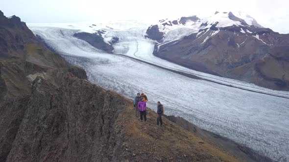 Tourists on the Top of Kristinartindar alt