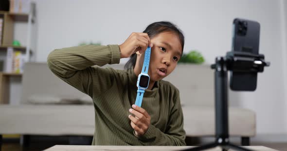 Girl sell smart watch alt