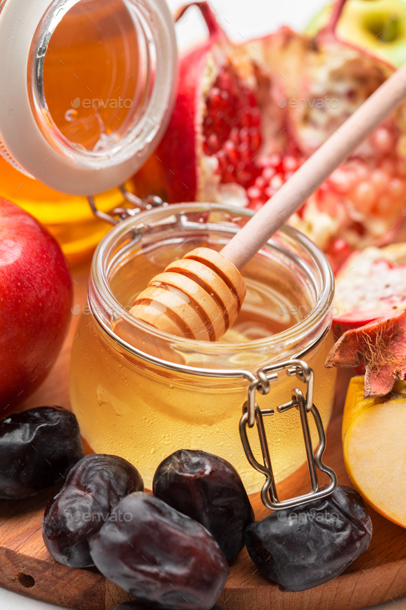Apple and honey, traditional food of jewish New Year Rosh Hashana