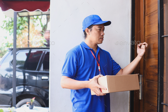 Delivery man holding box and knocking on the door