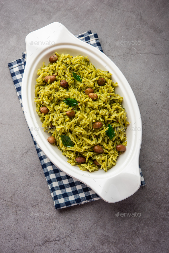 Palak khichdi is a one pot nutritious meal of mung lentils and rice with spinach, Indian food