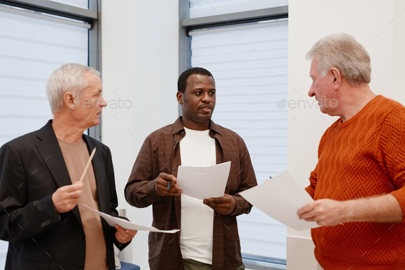 Teacher talking to students after lesson