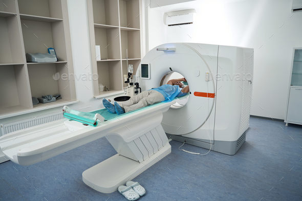 Patient in medical center lies in the chamber of tomograph Stock Photo by  Iakobchuk