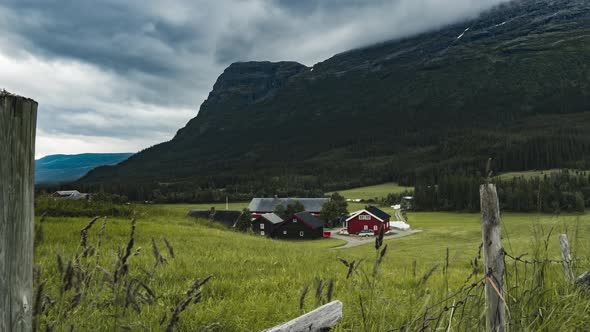 Farmhouse Located By The Mountainside With Sprawling Green Field And Magnificent Views In Hemesdal N alt