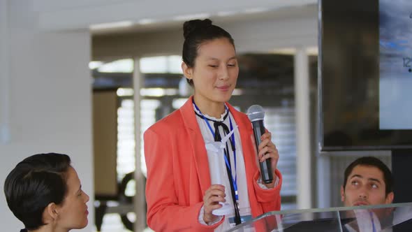 Female speaker addressing the audience at a business conference alt