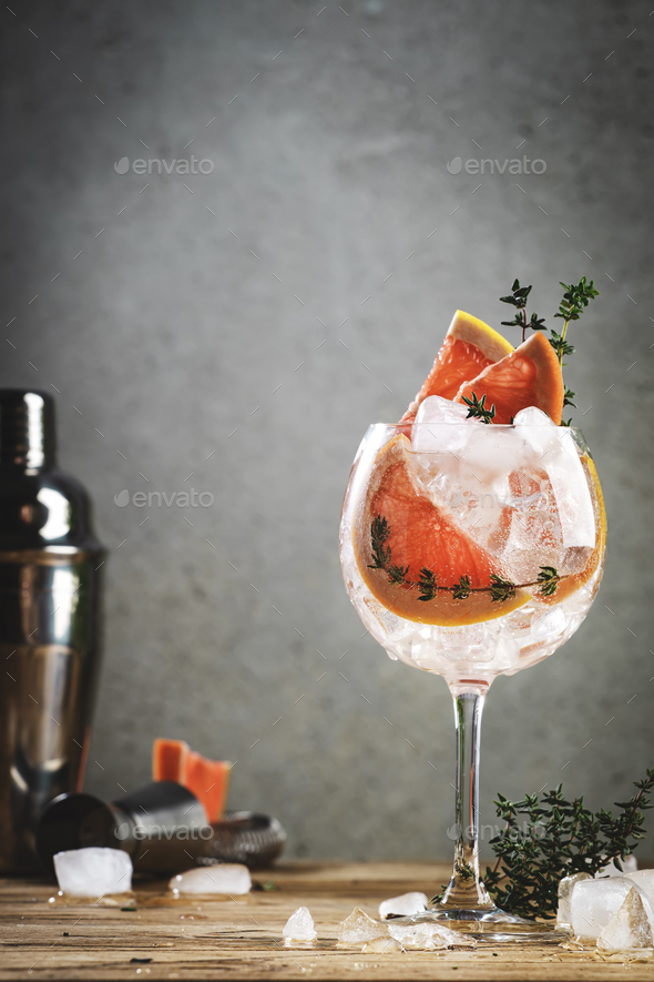 Gin bitter grapefruit alcoholic cocktail drink with dry gin, tonic