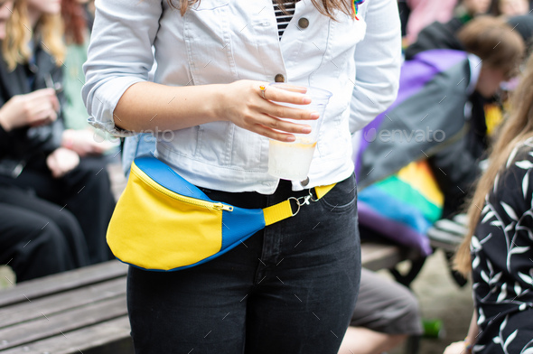 Woman with yellow and blue waist bag