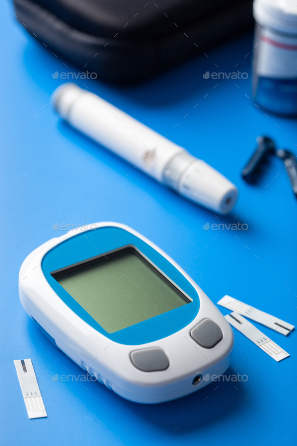 glucometer ketometer lancet strips self-monitoring blood glucose ketones level diabetes or keto diet