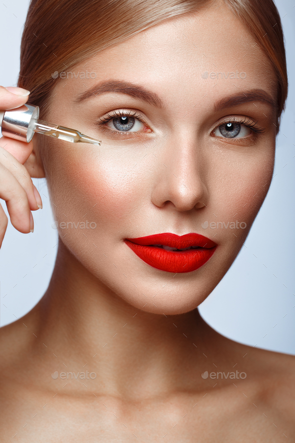 Girl With Red Lips Classic Makeup
