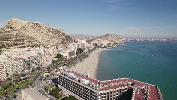 Flyover Alicante Coastline, Postiguet Beach and Mount Benacantil with Fortress of Santa Barbara, Spa alt