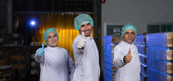 A team of scientists at the fruit juice factory Get ready for the day\'s work