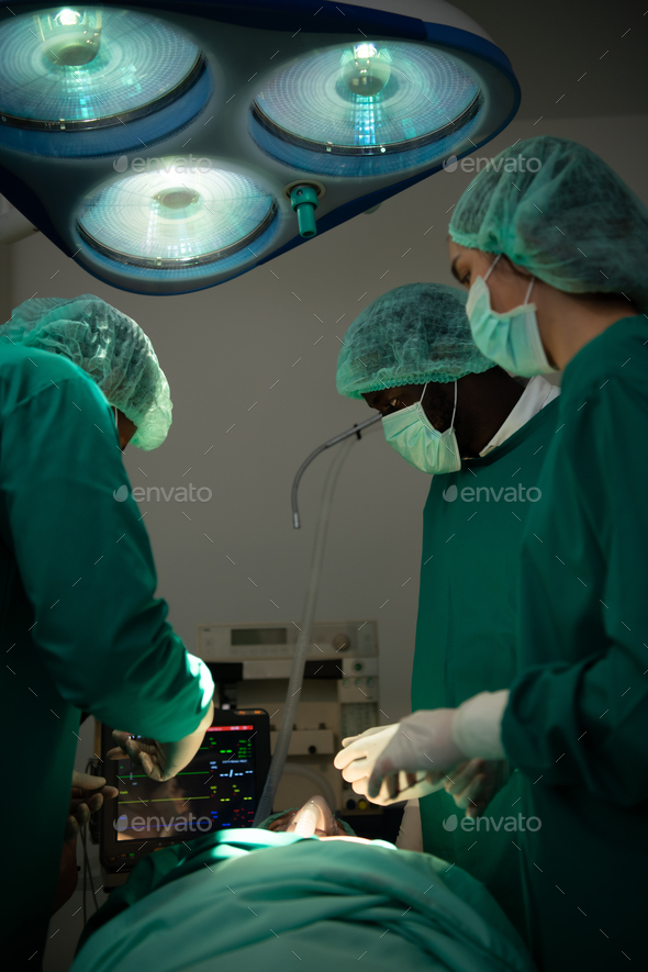Professor of medicine in cardiology and a team of doctors in the operating room