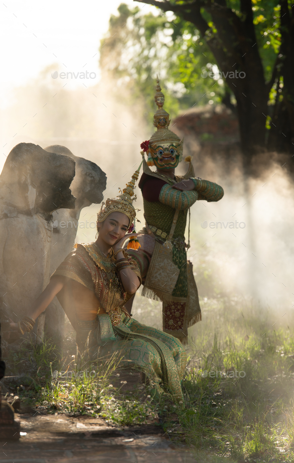 Khon, Is a classic Thai dance in a mask. This is Ravana expressing his love to Miss. Sida.