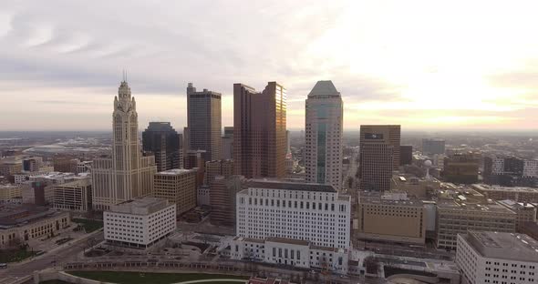 wide rotating drone shot of downtown Columbus Ohio alt