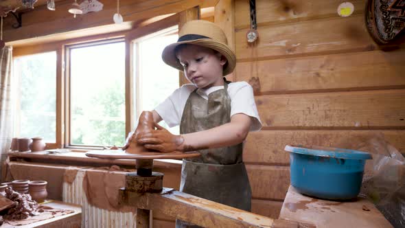 Making Pottery Clay Kid alt