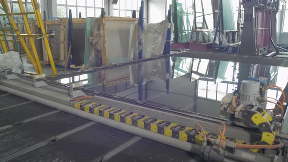 Machinery in a glass window factory alt