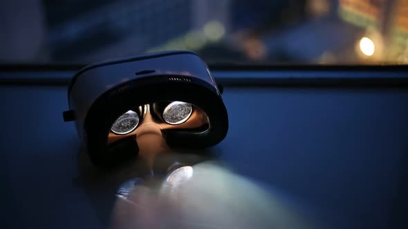 Video play in VR device alt