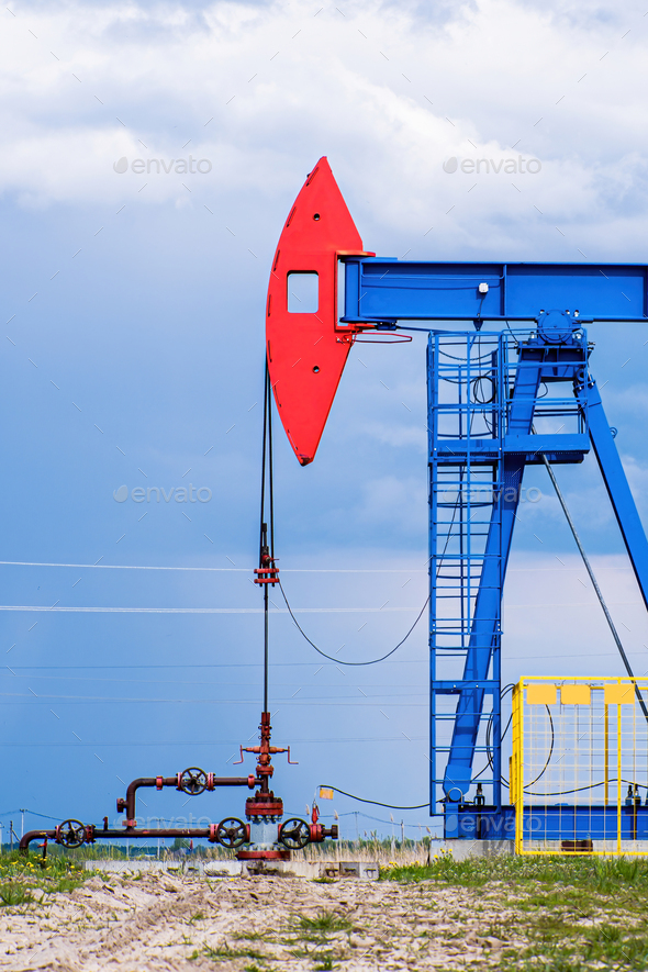 Extraction Of Crude Oil In Oilfield Oil Drilling Rig Pumps Oil Stock