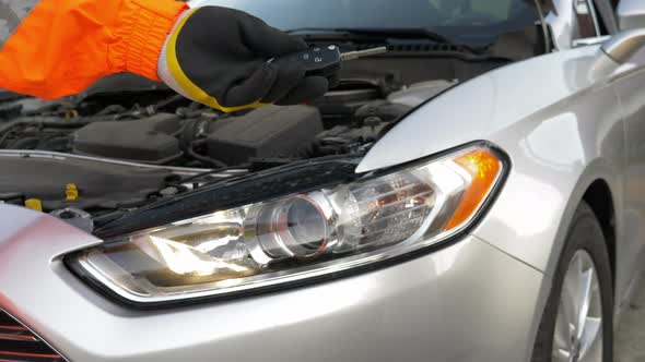 Car Repairman Gives Keys to Owner of Auto alt
