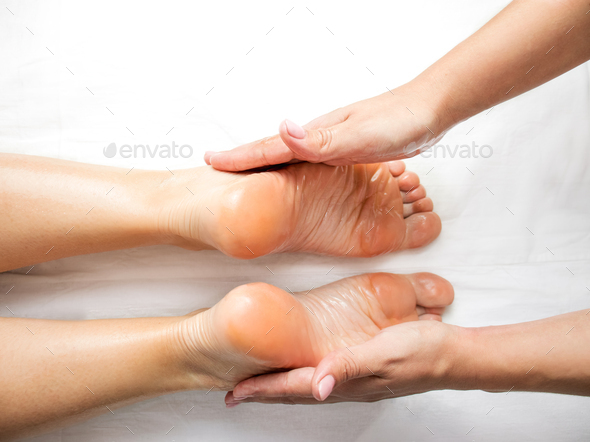 foot soles massage,feet massage with oil