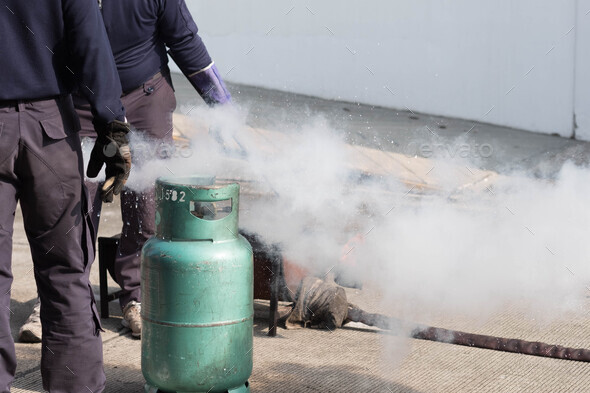The instructor demonstrate and training the fire extinguisher use, fire evacuation and fire fighting