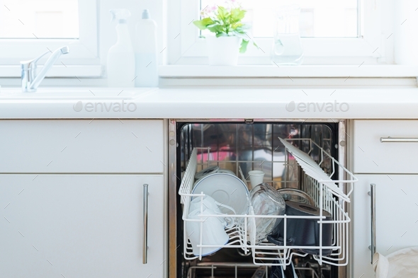 Integrated dishwasher in the kitchen