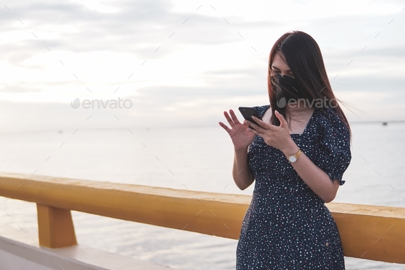 women use social media by smartphone in outdoor