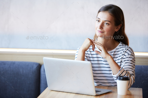 Social media specialist working out of office