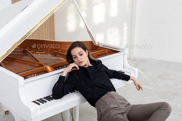 Retrato de moda de una joven hermosa.Retrato de moda de una joven hermosa.  