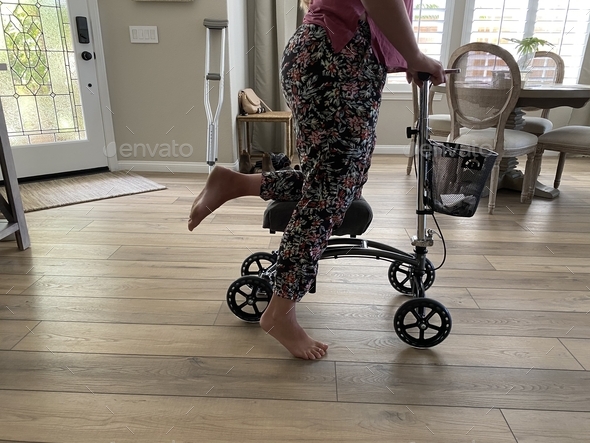A woman chooses a knees scooter instead of crutches for a sprained ankle